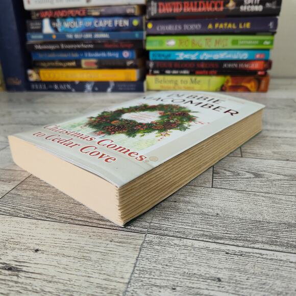 CHRISTMAS COMES TO CEDAR GROVE Debbie Macomber Trade Paperback 2018‎ Harlequin - Picture 9 of 11